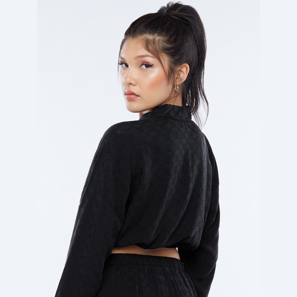 (New with Tags) Savage X Fenty Woven Monogram Crop Shirt w/ Drawstring (Size: M) - Picture 6 of 11